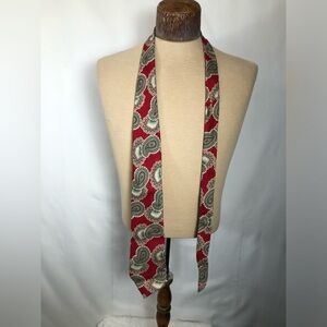 Men’s Vintage Red and Green Paisley Silk Tie.